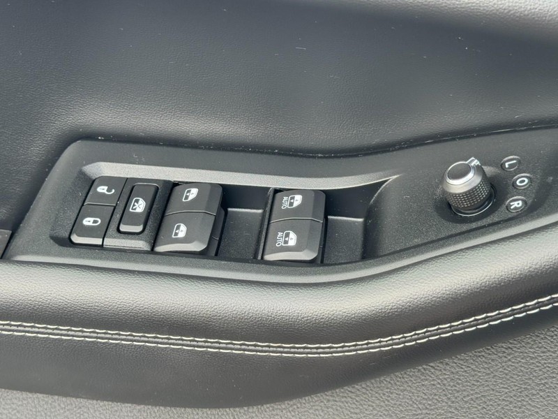 Jeep Grand Cherokee L Vehicle Image 32