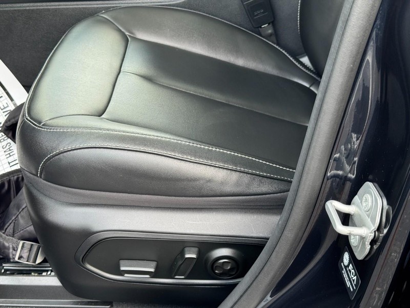 Jeep Grand Cherokee L Vehicle Image 34