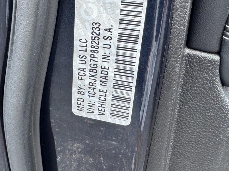 Jeep Grand Cherokee L Vehicle Image 35