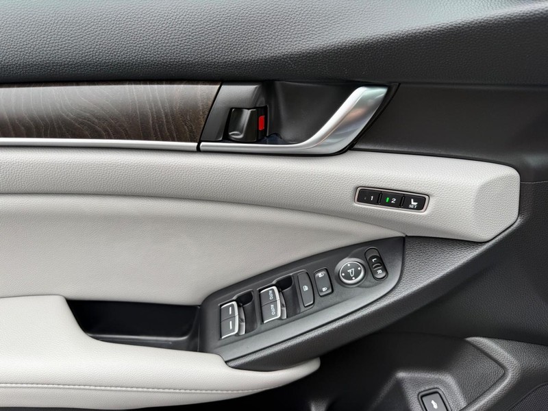 Honda Accord Sedan Vehicle Image 26