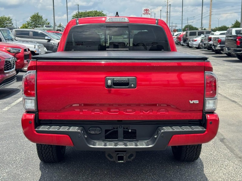 Toyota Tacoma 4WD Vehicle Image 05