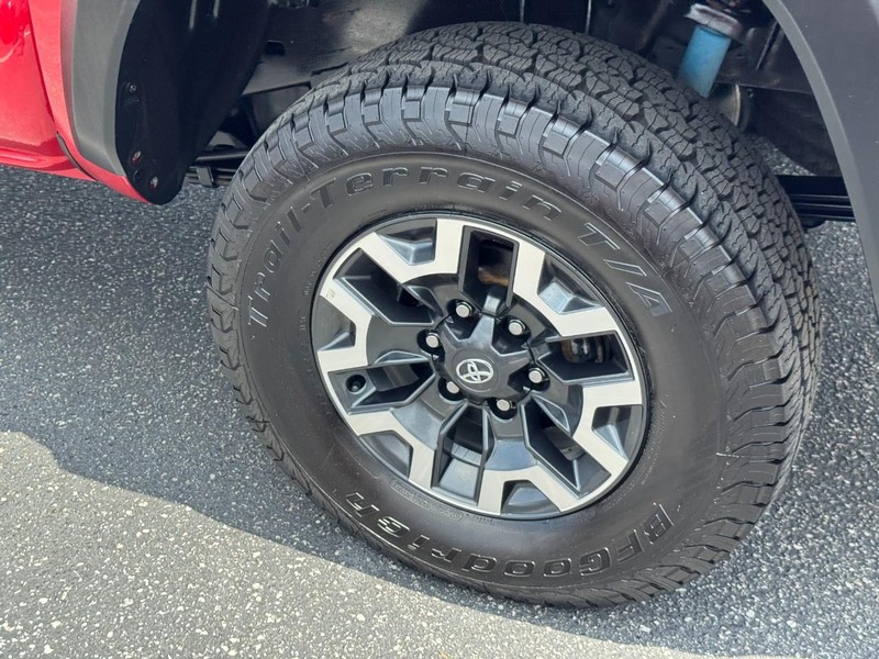 Toyota Tacoma 4WD Vehicle Image 07