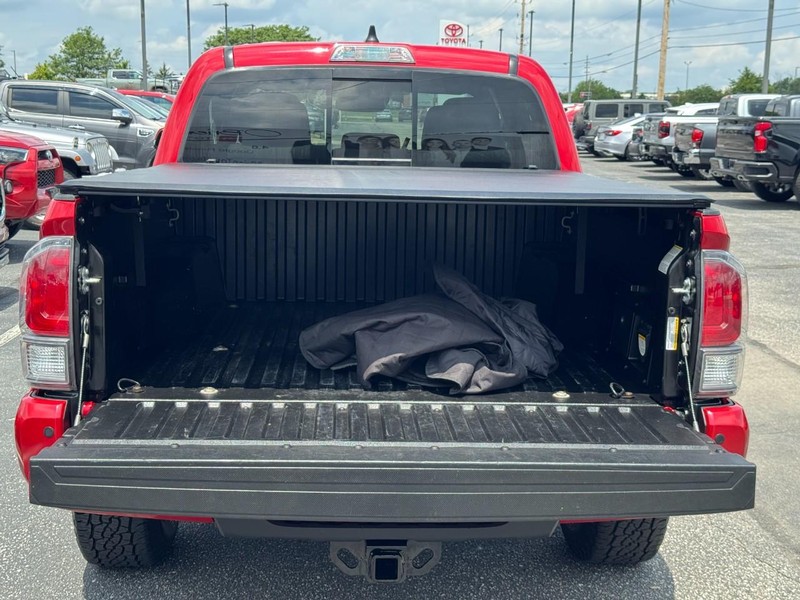 Toyota Tacoma 4WD Vehicle Image 11