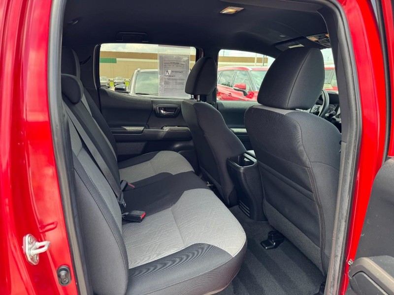 Toyota Tacoma 4WD Vehicle Image 17