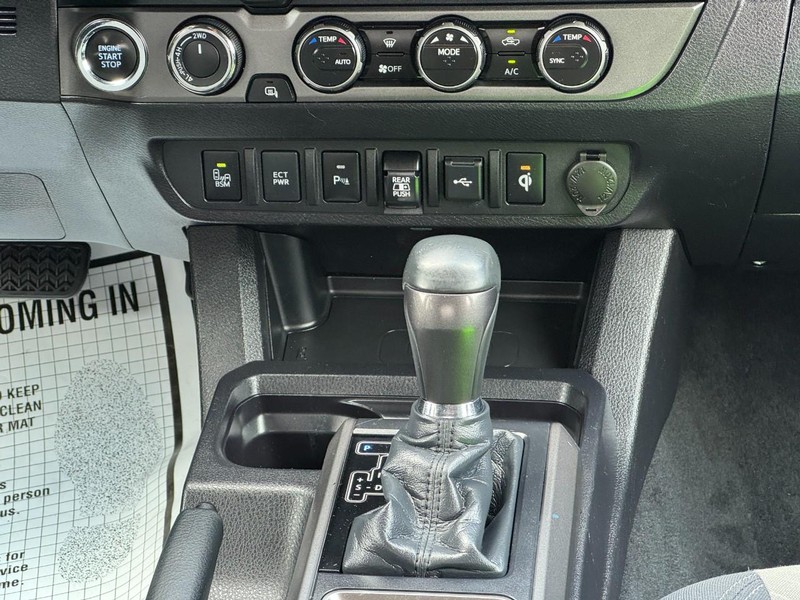 Toyota Tacoma 4WD Vehicle Image 21