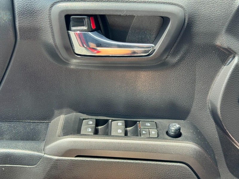 Toyota Tacoma 4WD Vehicle Image 29