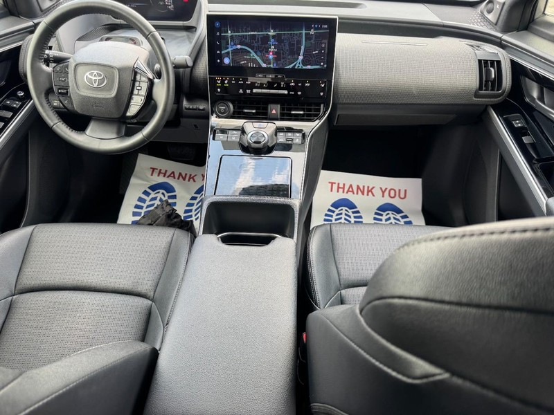 Toyota bZ4X Vehicle Full-screen Gallery Image 12
