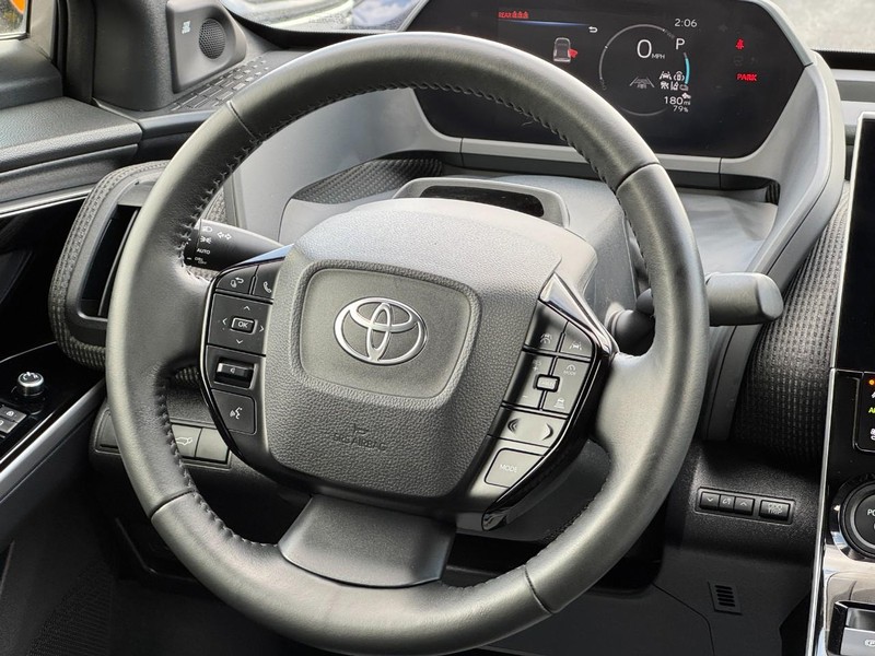 Toyota bZ4X Vehicle Full-screen Gallery Image 13