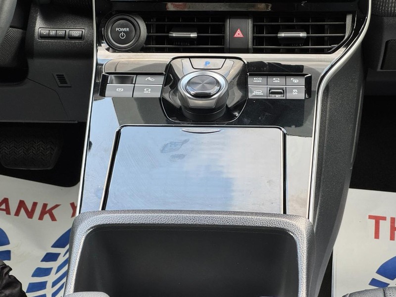 Toyota bZ4X Vehicle Full-screen Gallery Image 15