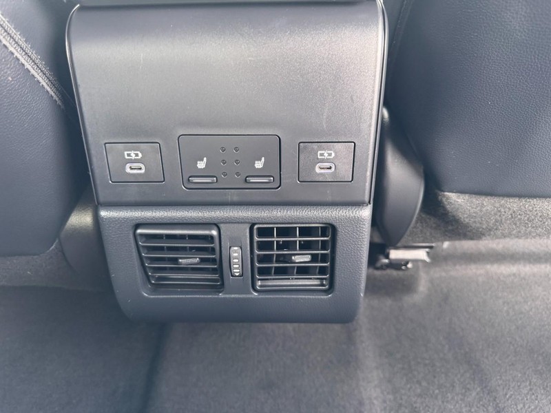 Toyota bZ4X Vehicle Full-screen Gallery Image 17