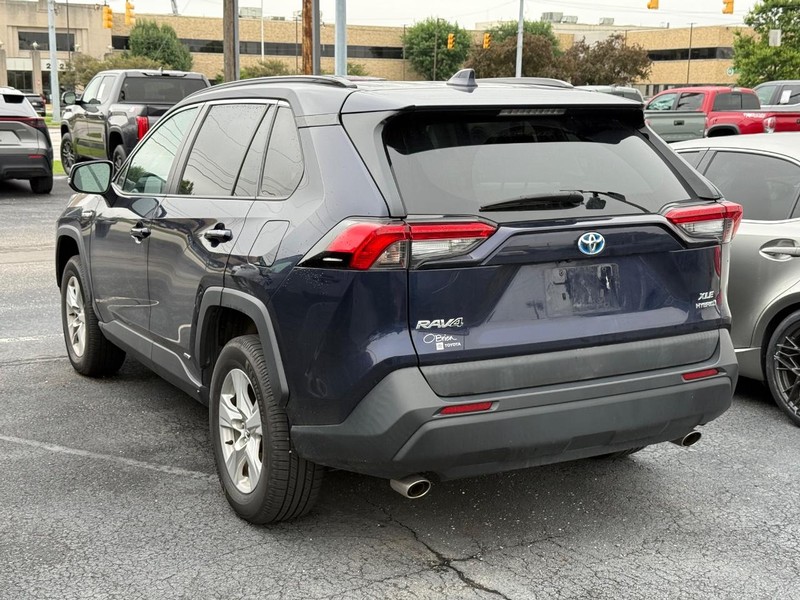 Toyota RAV4 Vehicle Image 03