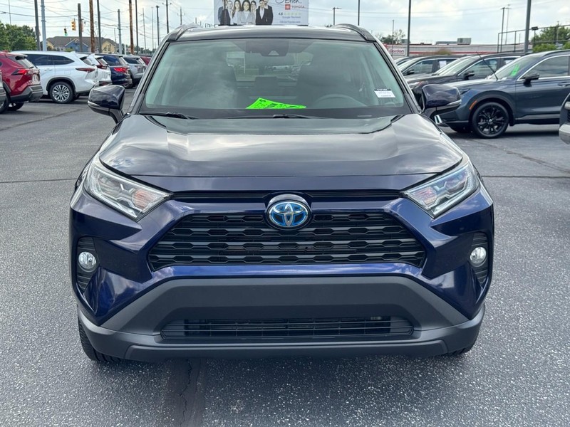 Toyota RAV4 Vehicle Image 09