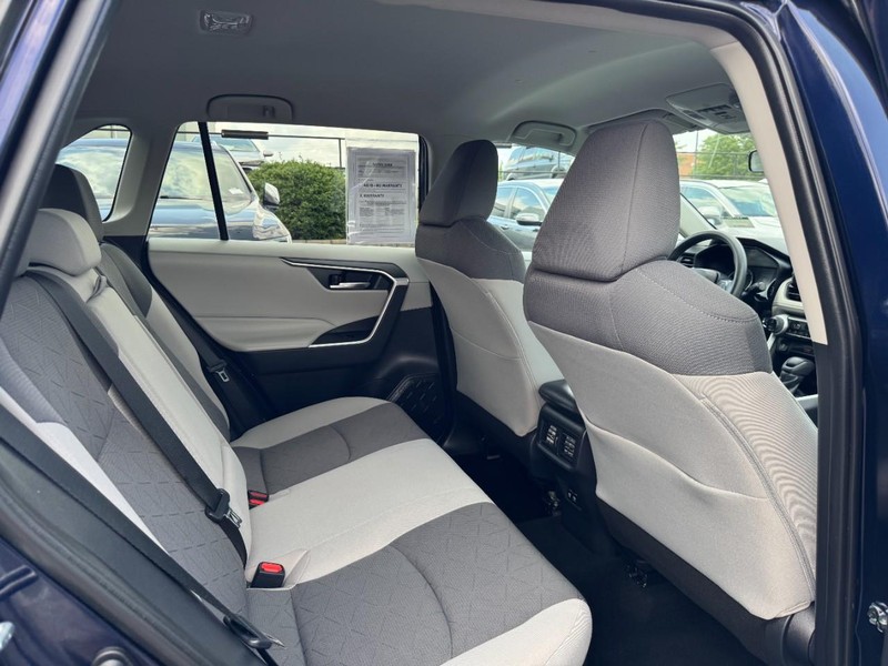 Toyota RAV4 Vehicle Image 10
