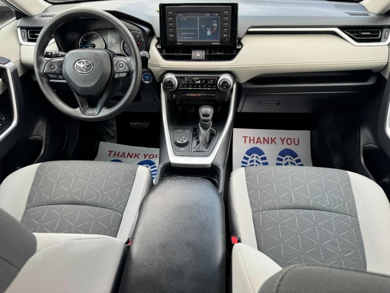 Toyota RAV4 Vehicle Image 11