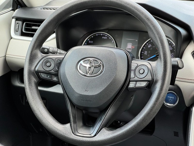 Toyota RAV4 Vehicle Image 12