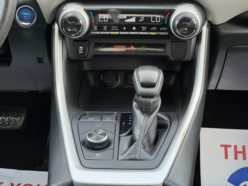 Toyota RAV4 Vehicle Image 14