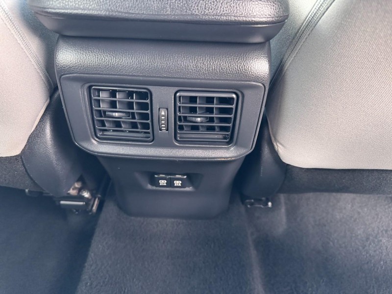 Toyota RAV4 Vehicle Image 16
