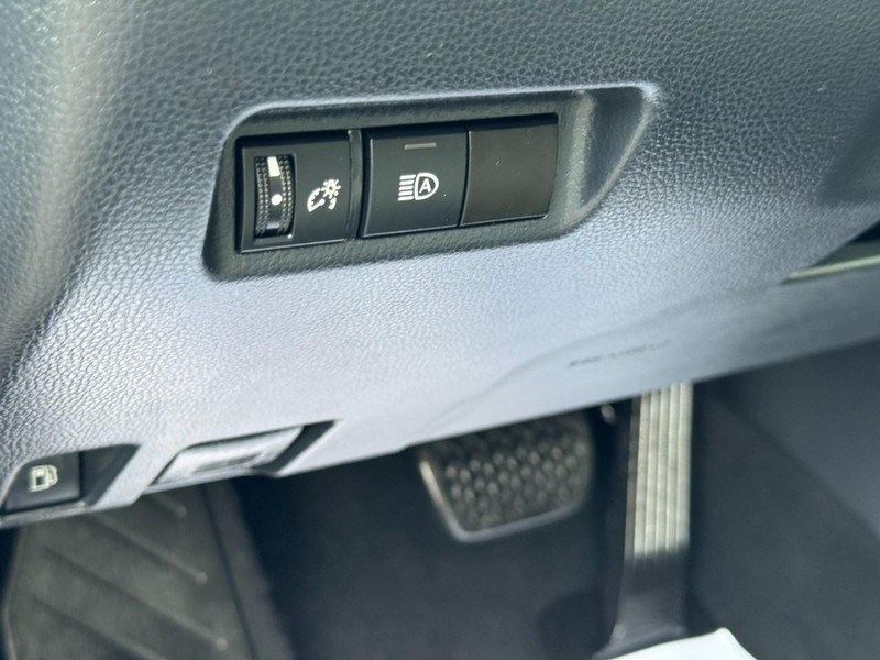 Toyota RAV4 Vehicle Image 17