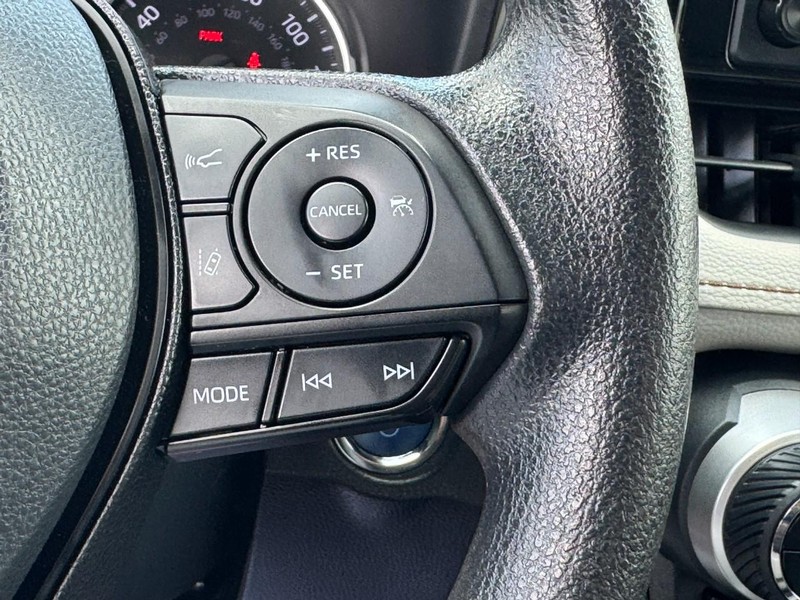 Toyota RAV4 Vehicle Image 19