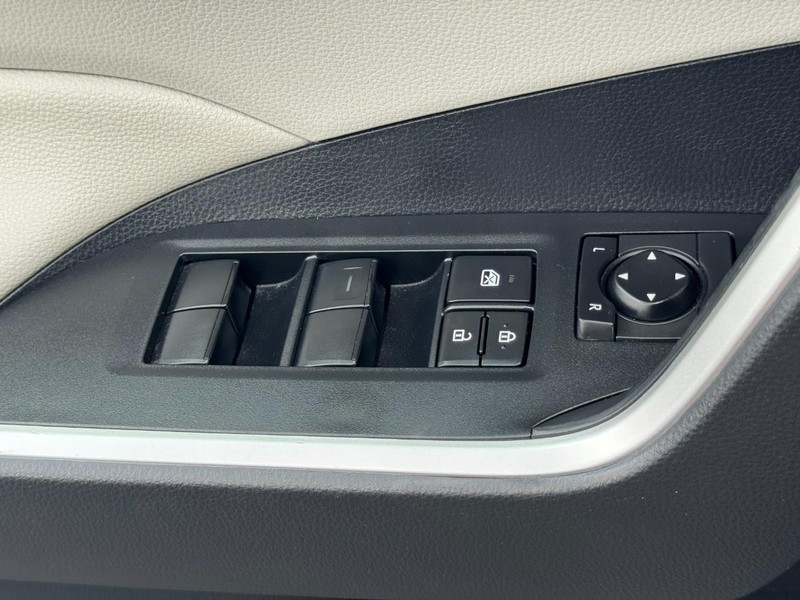 Toyota RAV4 Vehicle Image 23
