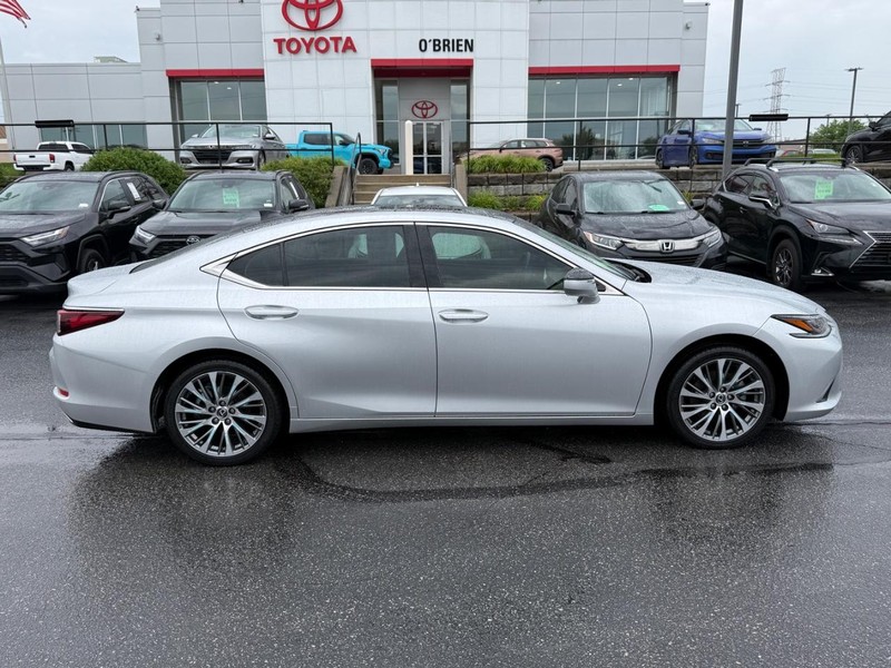 Lexus ES Vehicle Image 02