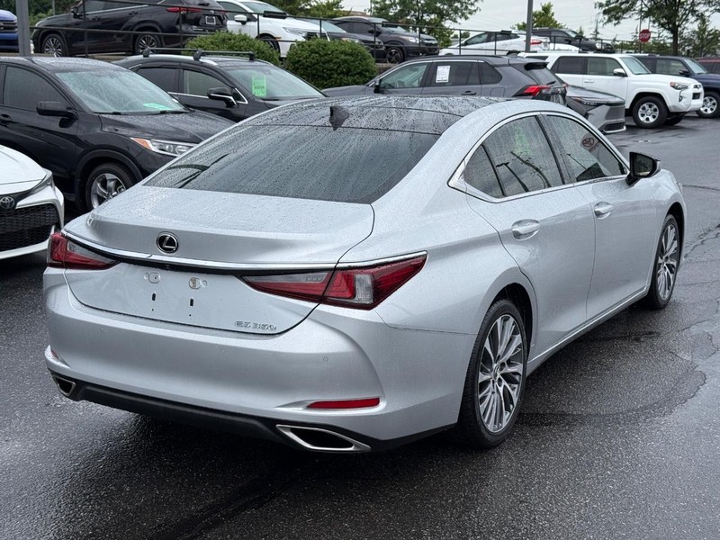 Lexus ES Vehicle Image 03