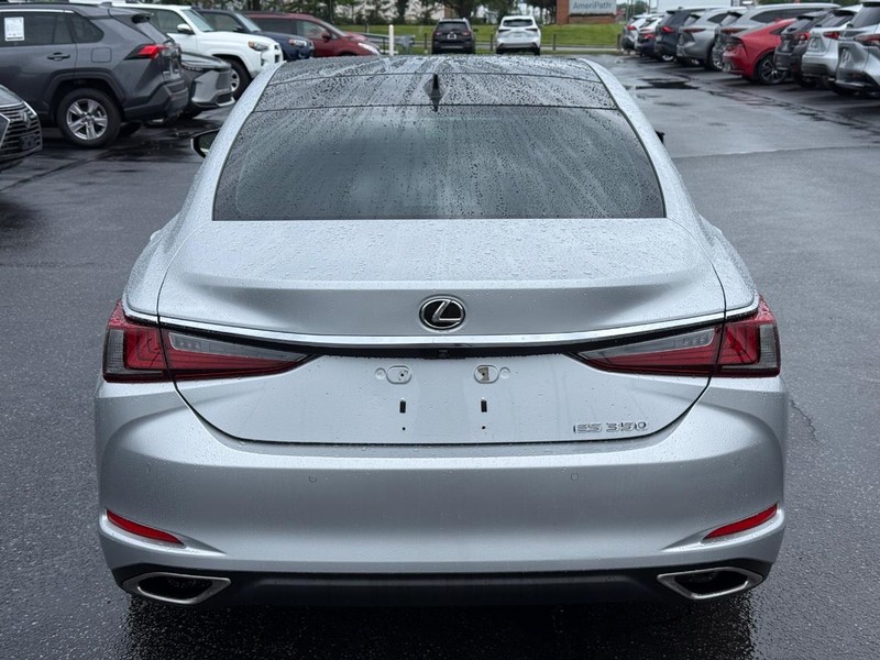 Lexus ES Vehicle Image 04