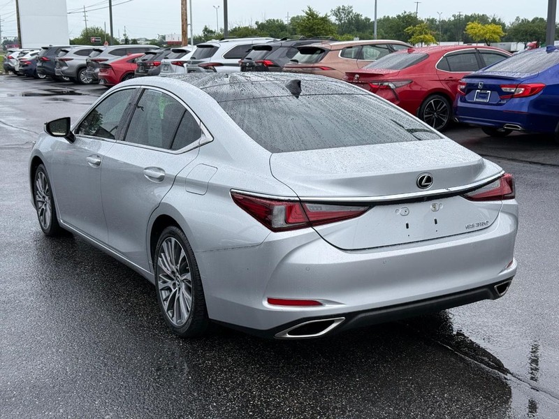 Lexus ES Vehicle Image 05
