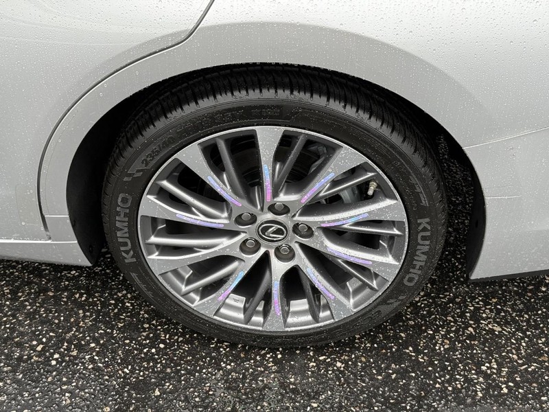 Lexus ES Vehicle Image 06