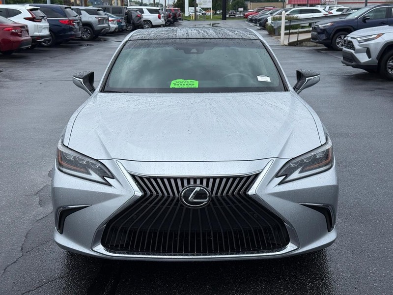 Lexus ES Vehicle Image 10