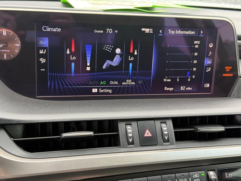 Lexus ES Vehicle Image 19
