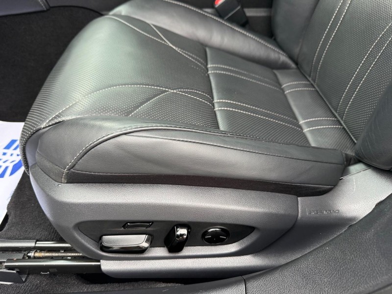 Lexus ES Vehicle Image 28