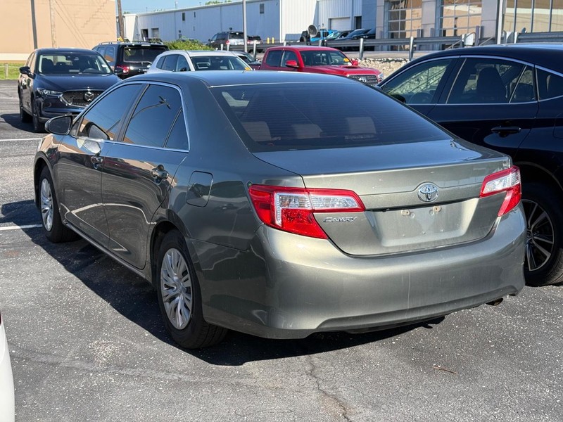 Toyota Camry Vehicle Image 03