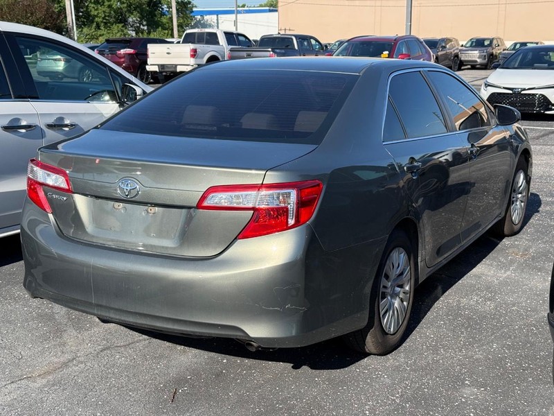 Toyota Camry Vehicle Image 04
