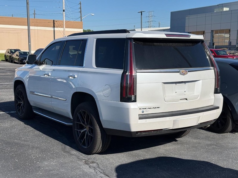 Cadillac Escalade Vehicle Image 03
