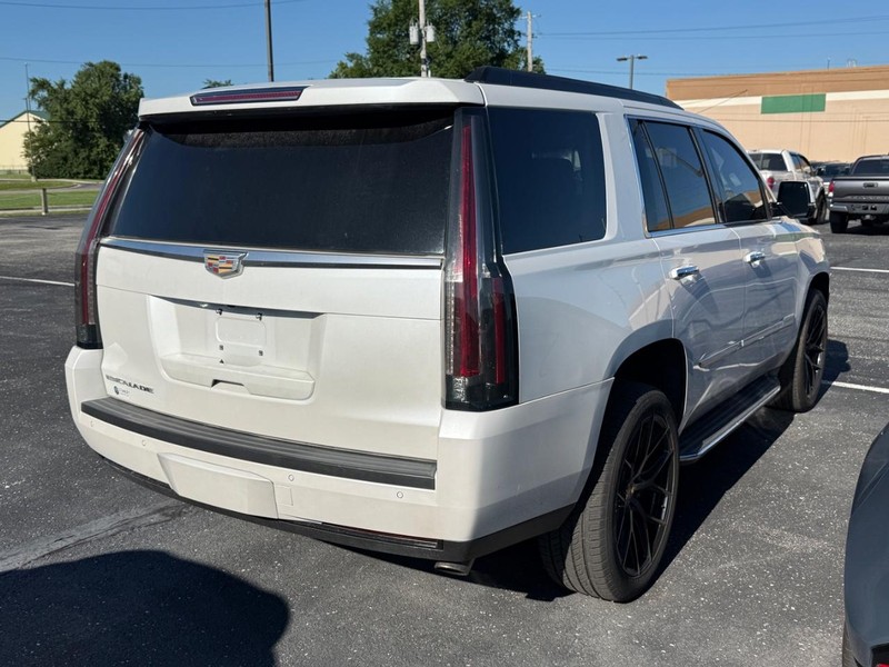 Cadillac Escalade Vehicle Image 04