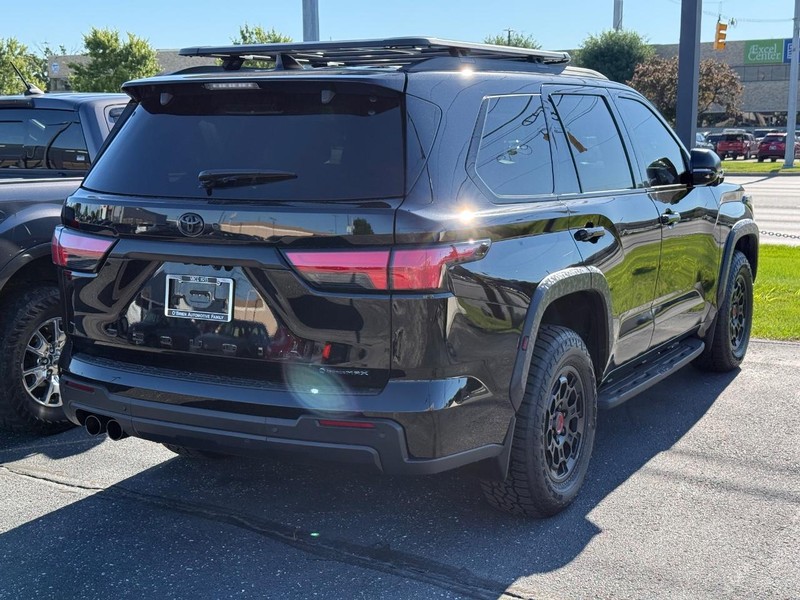 Toyota Sequoia Vehicle Image 04