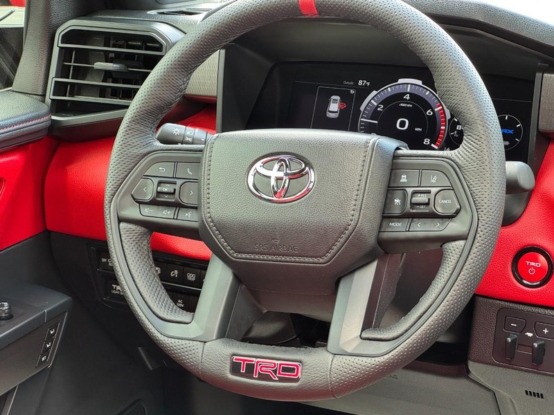 Toyota Sequoia Vehicle Image 13