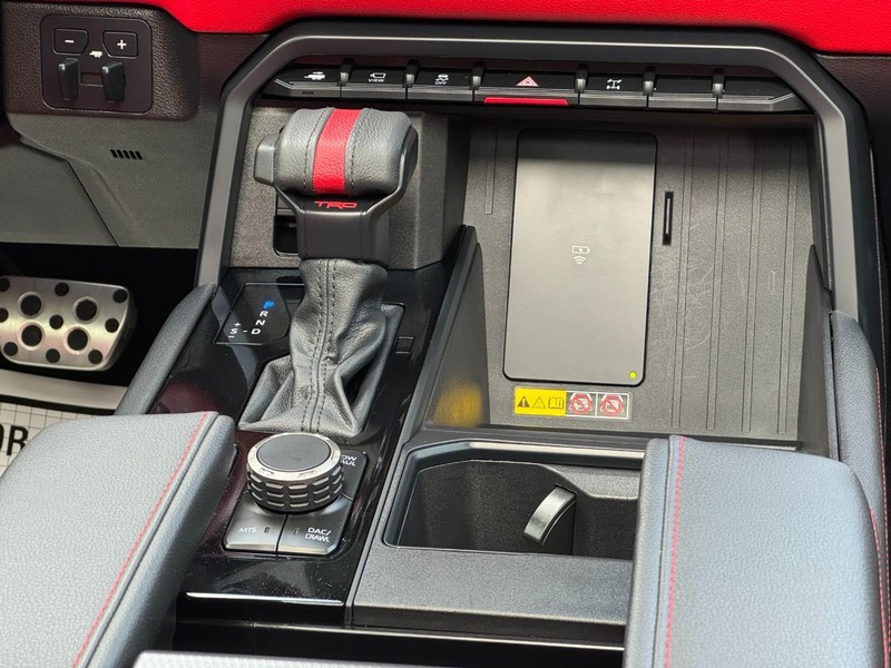 Toyota Sequoia Vehicle Image 15