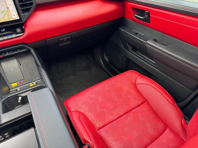 Toyota Sequoia Vehicle Image 16