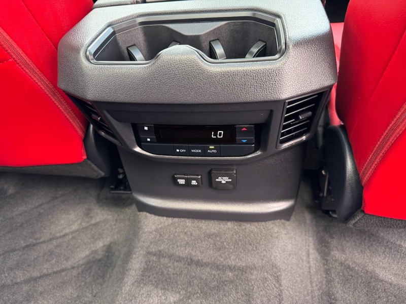 Toyota Sequoia Vehicle Image 17