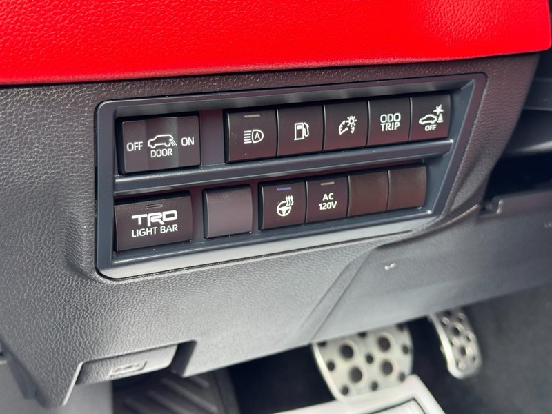 Toyota Sequoia Vehicle Image 18