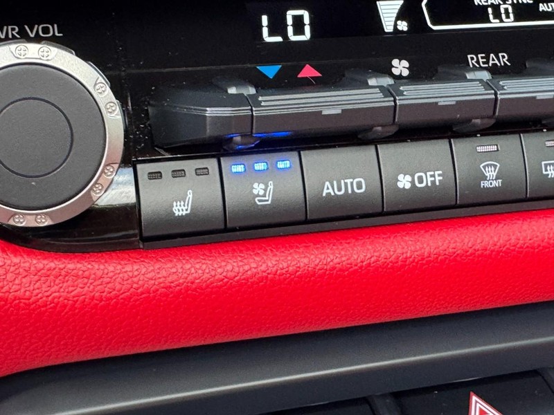 Toyota Sequoia Vehicle Image 24