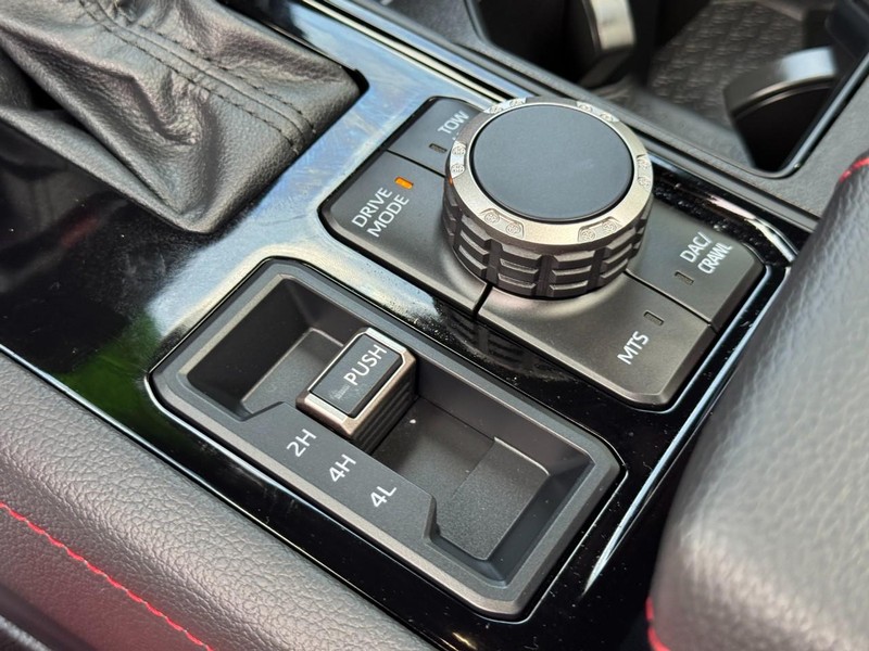 Toyota Sequoia Vehicle Image 26