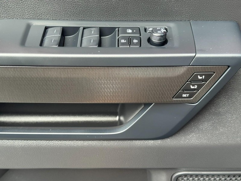 Toyota Sequoia Vehicle Image 27