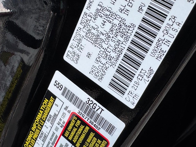 Toyota Sequoia Vehicle Image 31