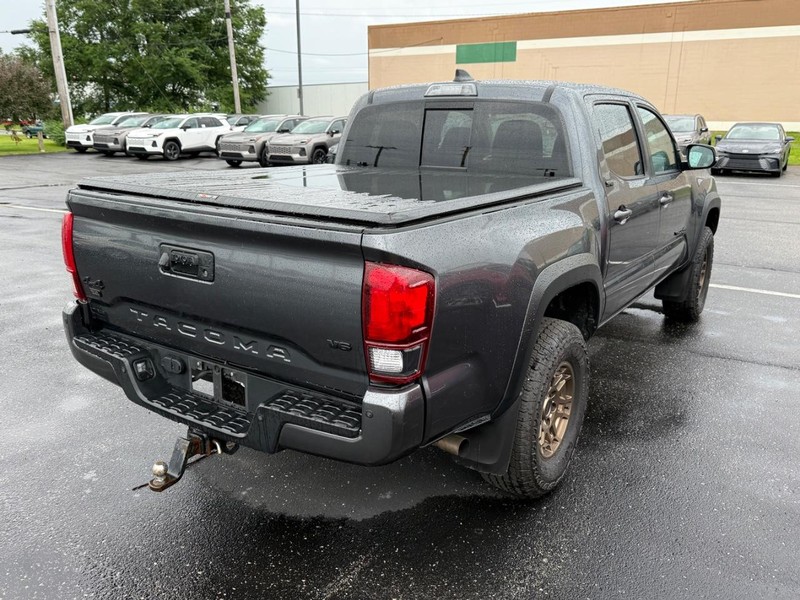 Toyota Tacoma 4WD Vehicle Image 04