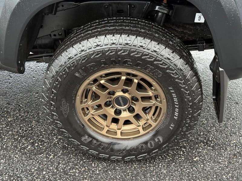 Toyota Tacoma 4WD Vehicle Image 06