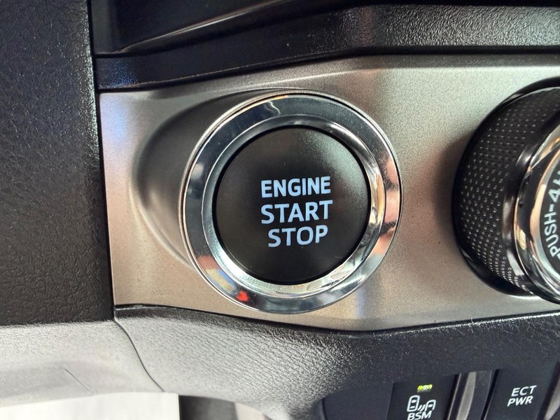 Toyota Tacoma 4WD Vehicle Image 15