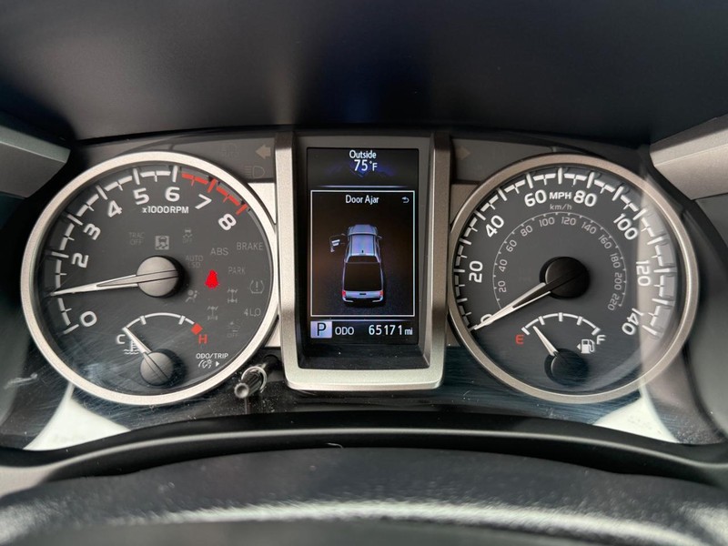 Toyota Tacoma 4WD Vehicle Image 21